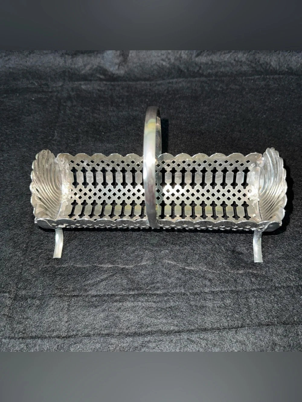 Vintage Leonard Silver Plate Pierced Biscuit Cracker Holder Metal Cradle Basket